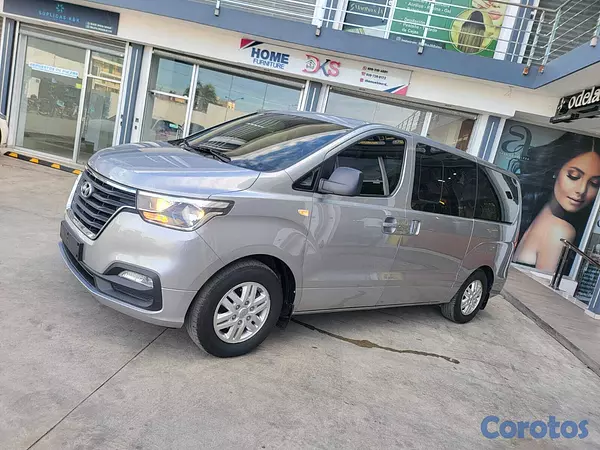 jeepetas y camionetas - HYUNDAI GRAND STAREX 2020 GRIS 8