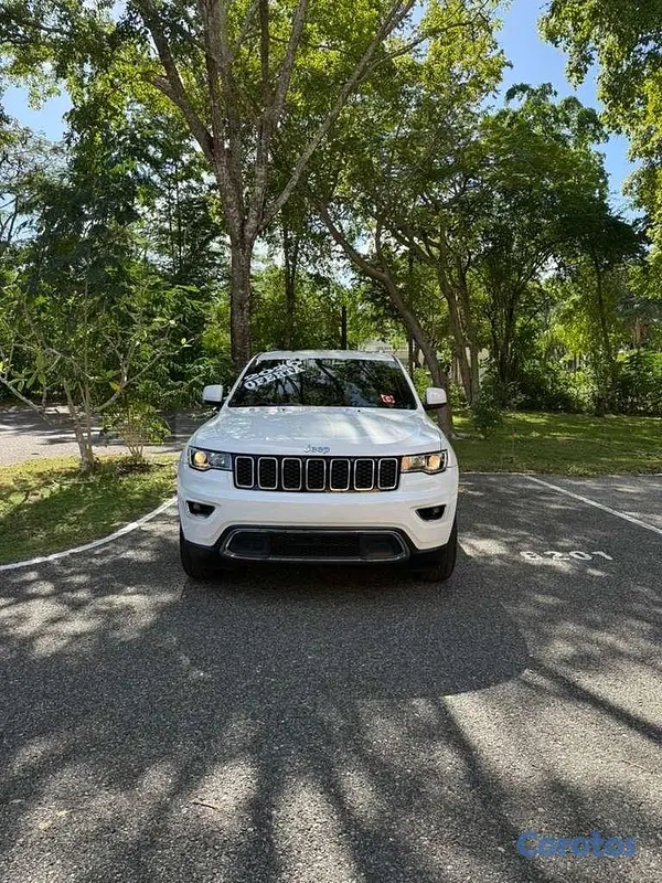 jeepetas y camionetas - JEEP GRAND CHEROKEE LAREDO 2020 5