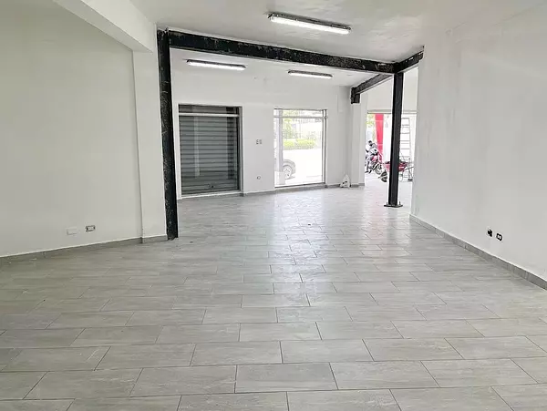 oficinas y locales comerciales - Local céntrico dos niveles  3