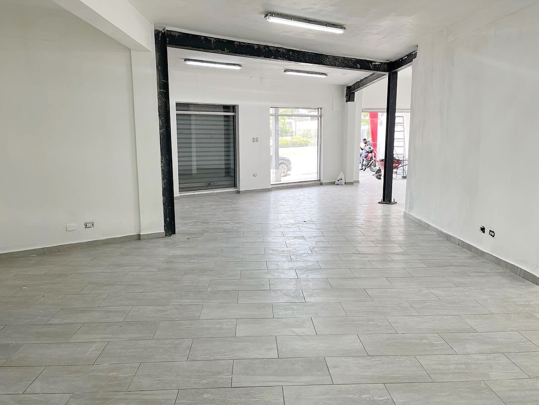 oficinas y locales comerciales - Local céntrico dos niveles  2
