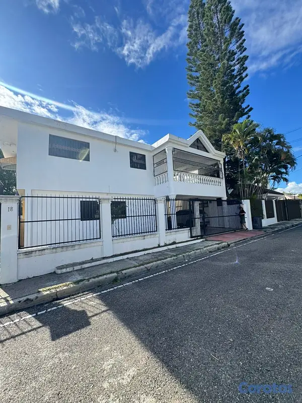 casas - Casa de dos niveles en el Embrujo I 3