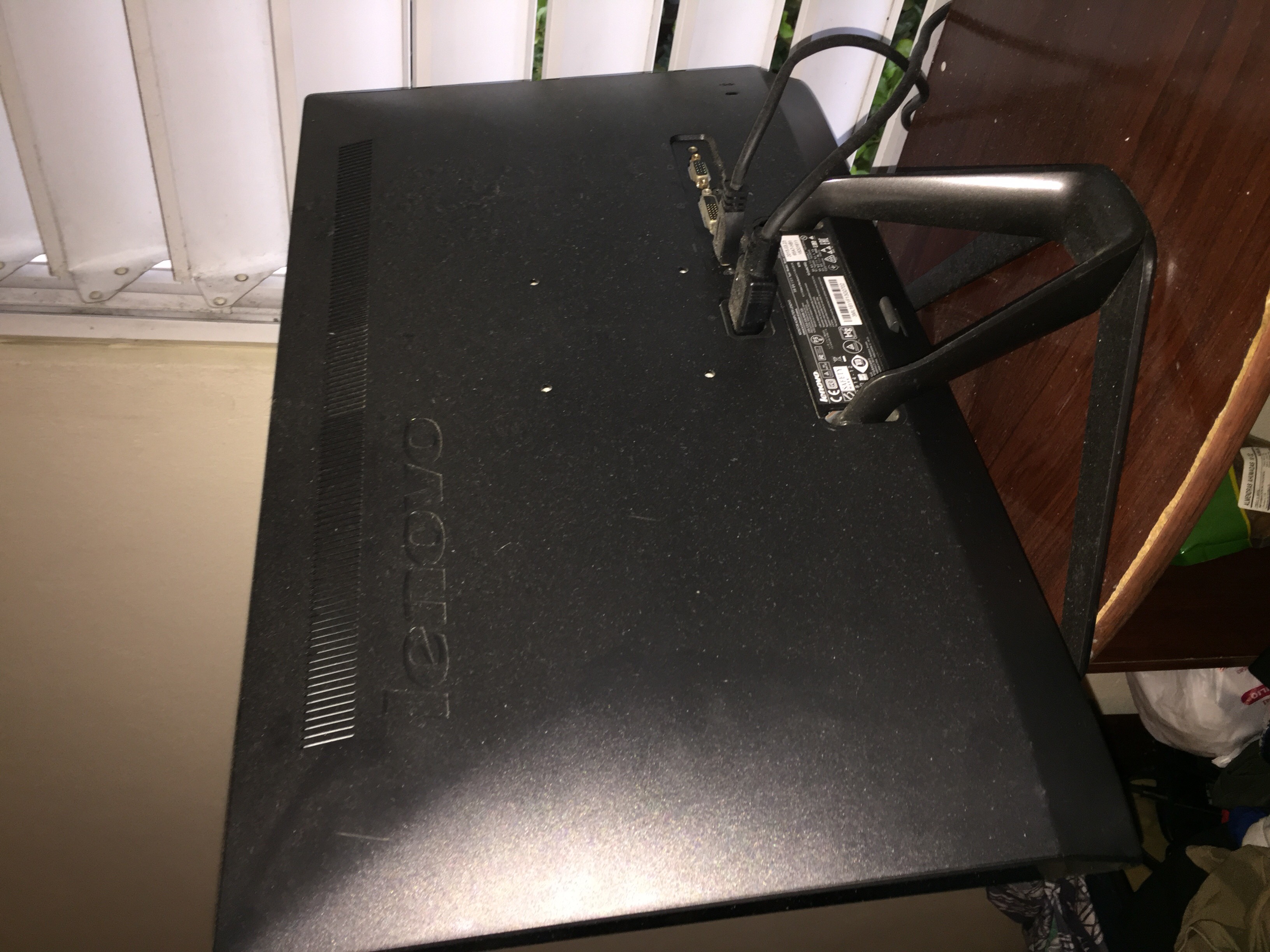 computadoras y laptops - Monitor Lenovo 23 pulgadas  5