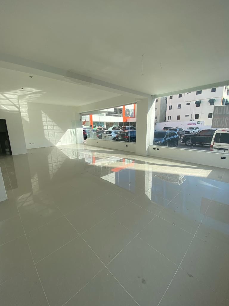 oficinas y locales comerciales - ALQUILO Local En Plaza Comercial 1er Piso En Evaristo Morales
*CODIGO: PD103* 1