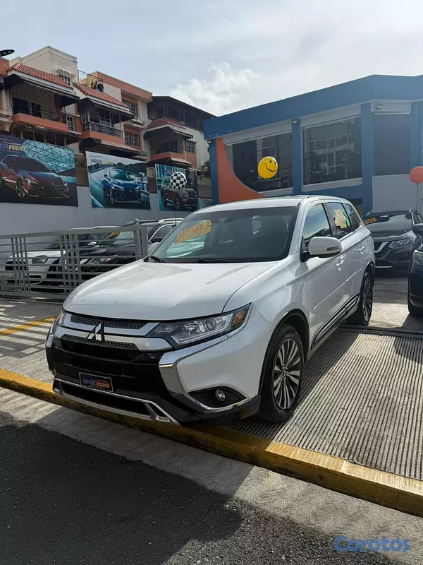 jeepetas y camionetas - Mitsubishi Outlander SE 2020 4