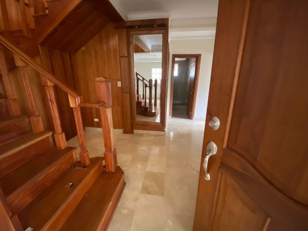 casas - Casa en venta en Colinas del Seminario 

U$S 325,000

4 Dormitorios 
 8