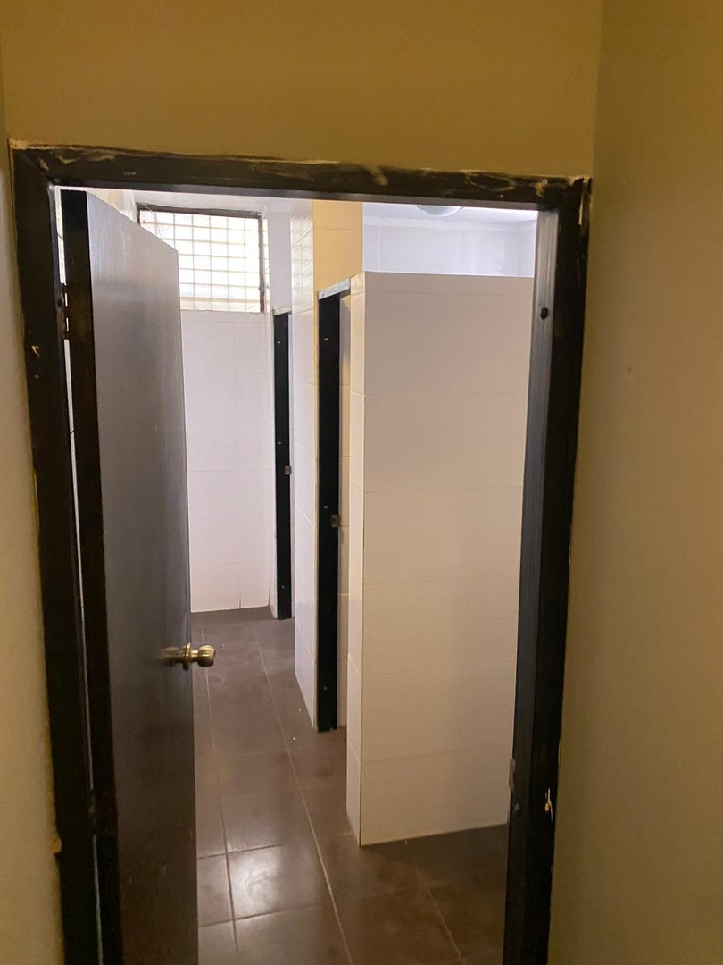 oficinas y locales comerciales - Local, rento o vendo local en naco
Alquiler US$ 6,900 zona comercial..
 2