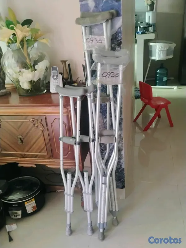 Salud y Equipamiento Médico - se venden muletas  2