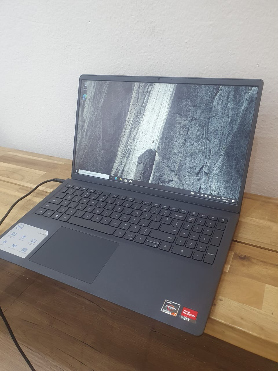 computadoras y laptops - Laptop Dell Inspiron 15, AMD Ryzen 7 7730U, 16GB RAM, 512GB SSD, 15.6" FHD nueva