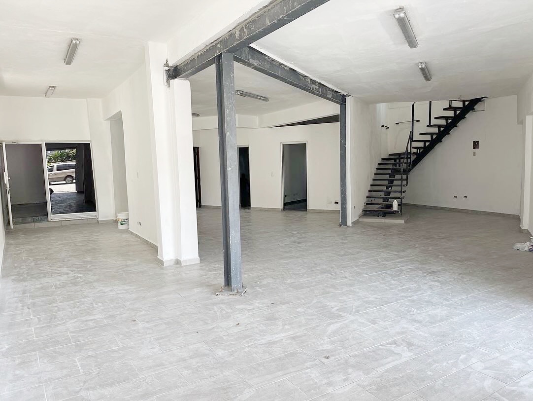 oficinas y locales comerciales - Local céntrico dos niveles  3