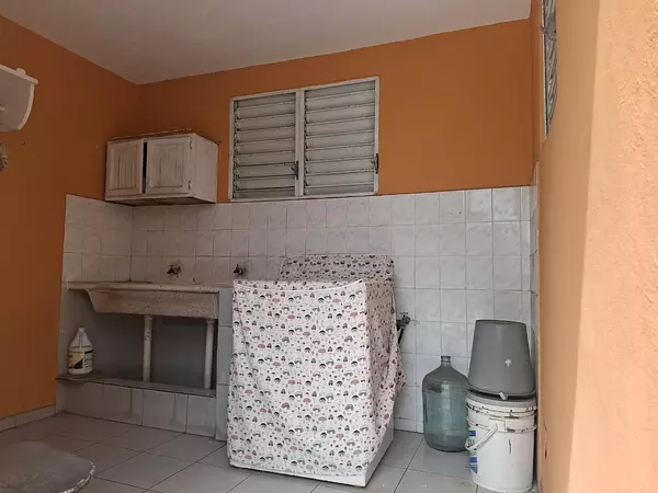 solares y terrenos - Venta de Local C. y Vivienda Zona Universitaria 5