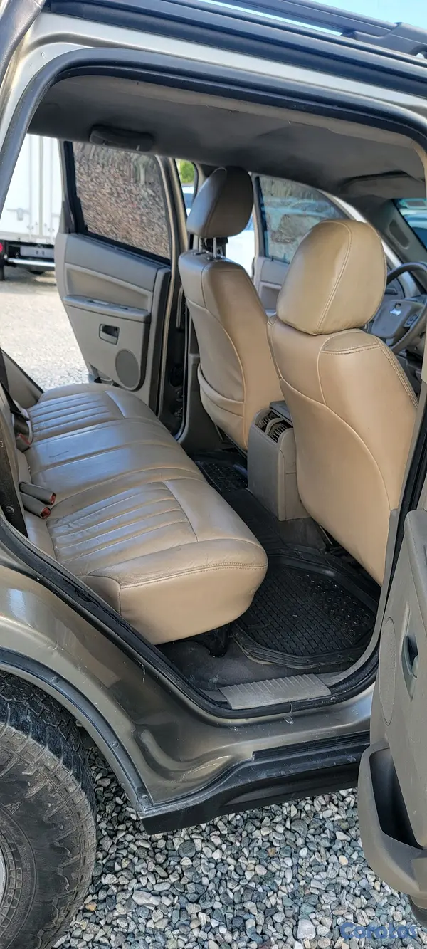 jeepetas y camionetas - JEEP GRAND CHEROKEE LAREDO 2006 4