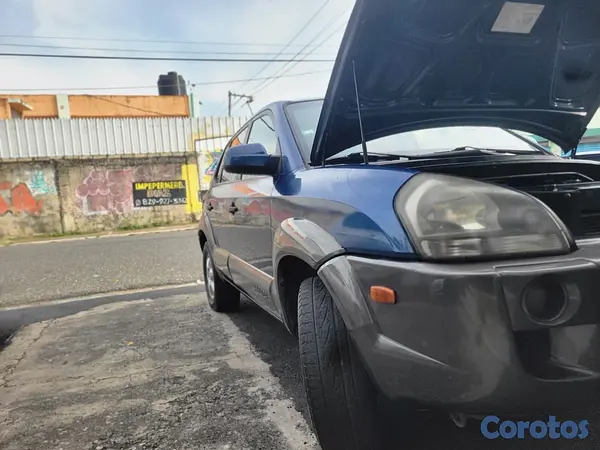 jeepetas y camionetas - Hyundai Tucson  2005 – Precio Negociable 8