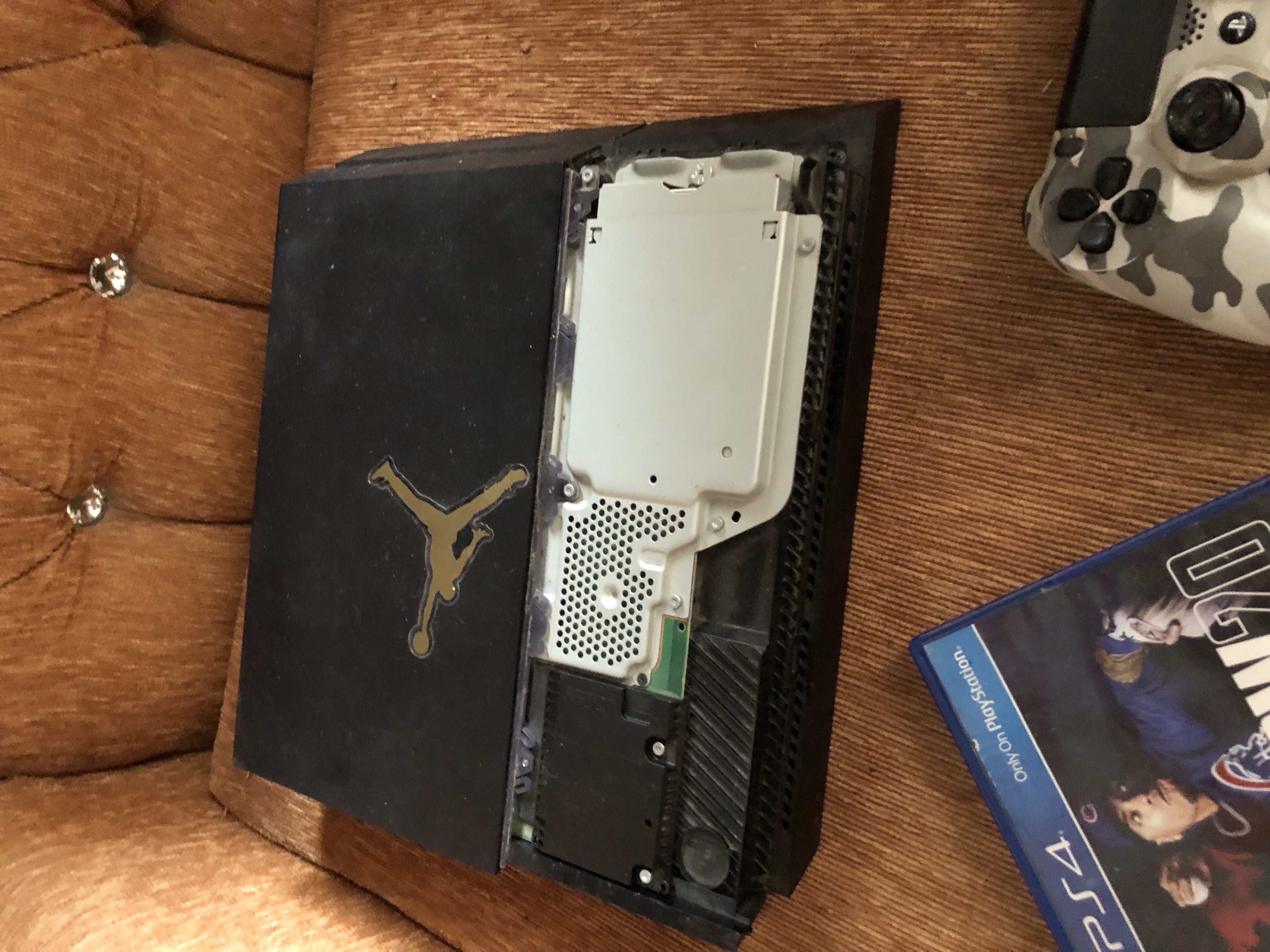 consolas y videojuegos - PlayStation 4 negro en excelente estado + control 2