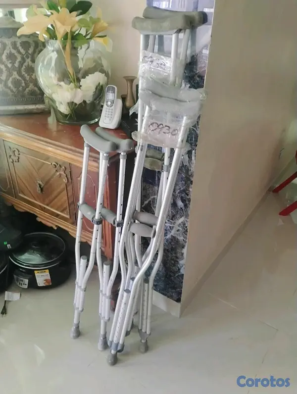 Salud y Equipamiento Médico - se venden muletas  3