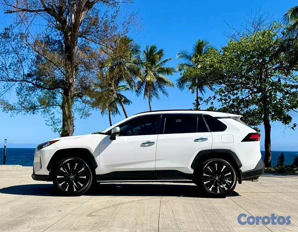 jeepetas y camionetas - Toyota rav4 2021 xle 6