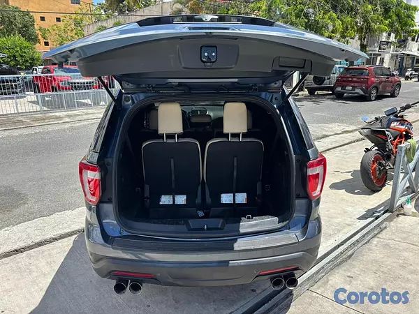 jeepetas y camionetas - Ford Explorer XLT 4x4  2019 9