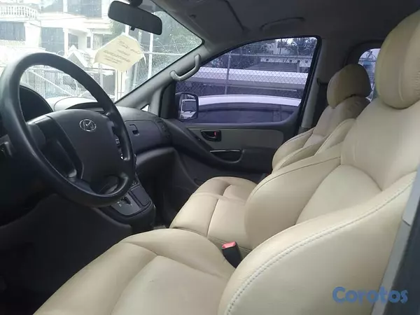 jeepetas y camionetas - HYUNDAI GRAND STAREX 2017 BLANCA 8