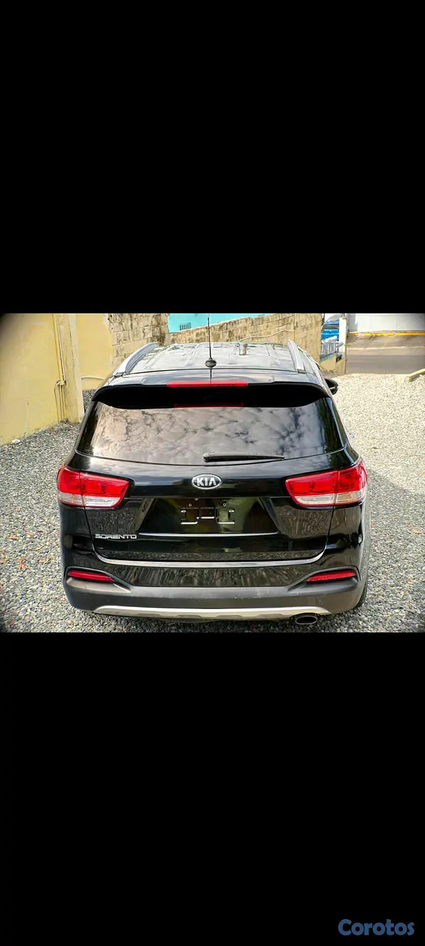 jeepetas y camionetas - Kia Sorento 2017 americana 6 cilindros  7