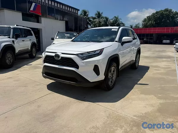 jeepetas y camionetas - Toyota RAV4 XLE 2022
 3