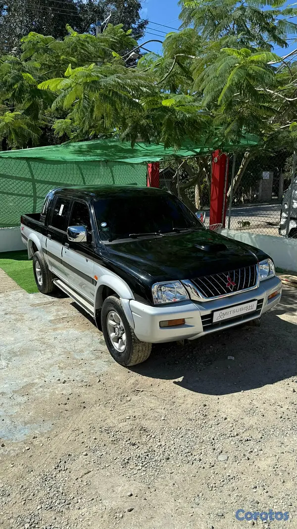 jeepetas y camionetas - Mitsubishi L 200  6