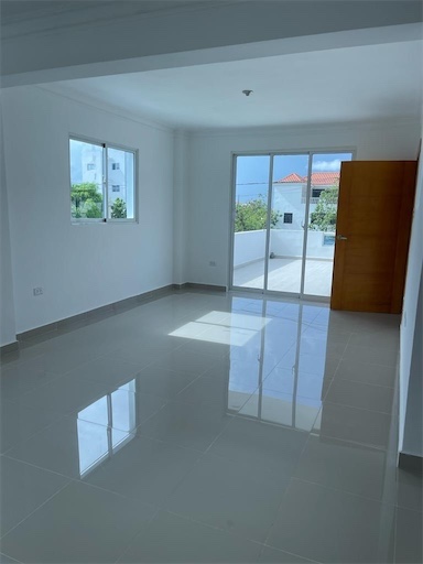apartamentos - Venta de apartamento primer piso con patio y 2 Parqueos autopista de san Isidro 