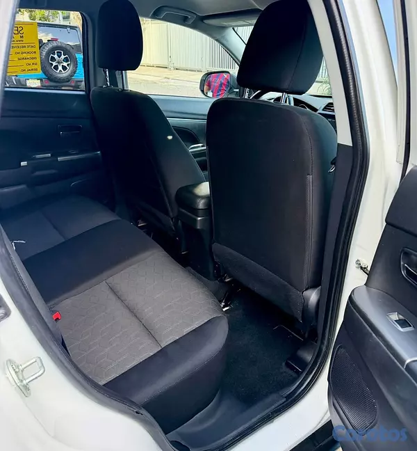 jeepetas y camionetas - Mitsubishi Outlander SE 2020 9