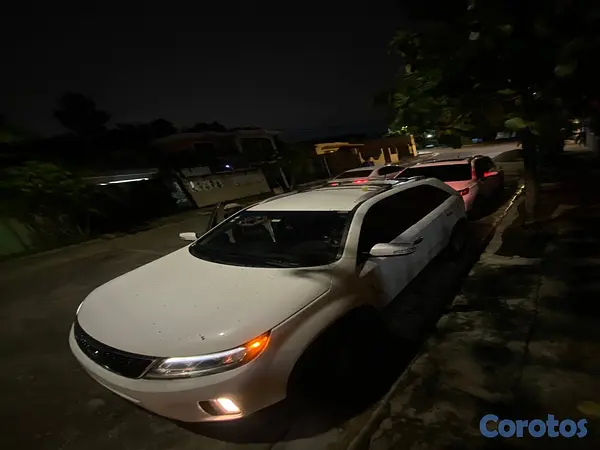 jeepetas y camionetas - KIA SORENTO 2015 blanca 
 4
