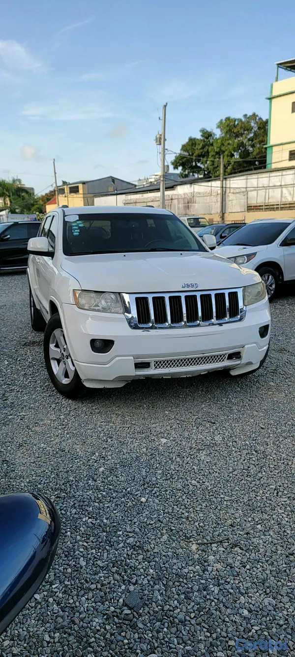 jeepetas y camionetas - JEEP GRAND CHEROKEE LAREDO 2011 2