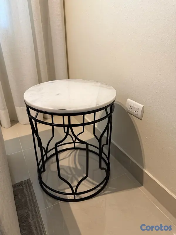 decoración y accesorios - Mesa de soporte, tope en mármol con base metálica negra  2