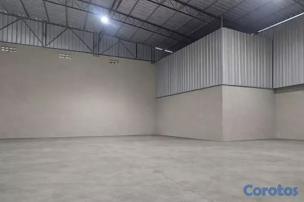 oficinas y locales comerciales - Nave Industrial con Panwles Solares Próximo al Merca Santo Domingo  3
