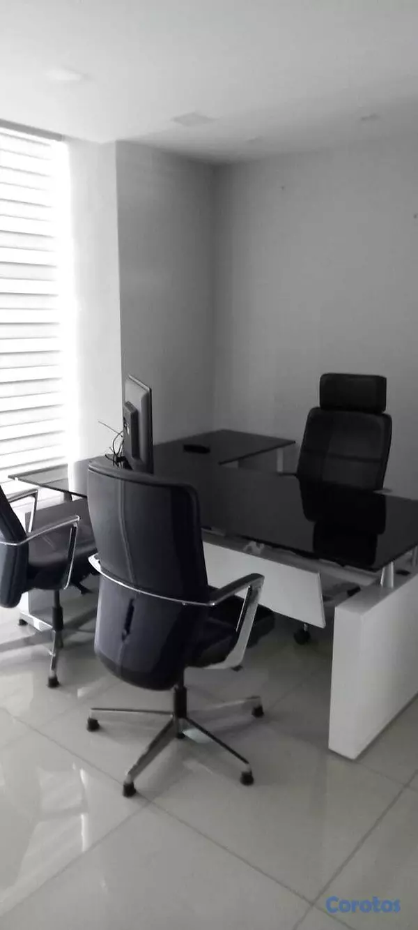 oficinas y locales comerciales - Oficina Totalmente Amueblada En Alquiler En Plaza  1