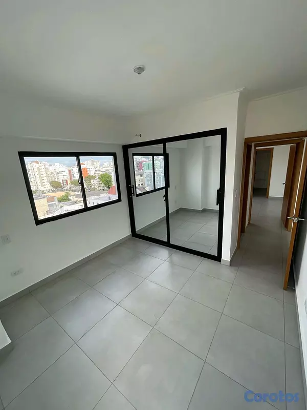 apartamentos - APARTAMENTO EN VENTA EN PISO ALTO CON ASCENSOR  3