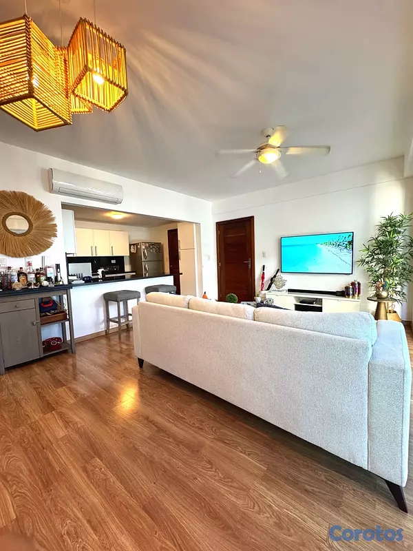 apartamentos - vendo Evaristo Morales piso 4 dos habitaciones dos baños dos parqueos no servici 12