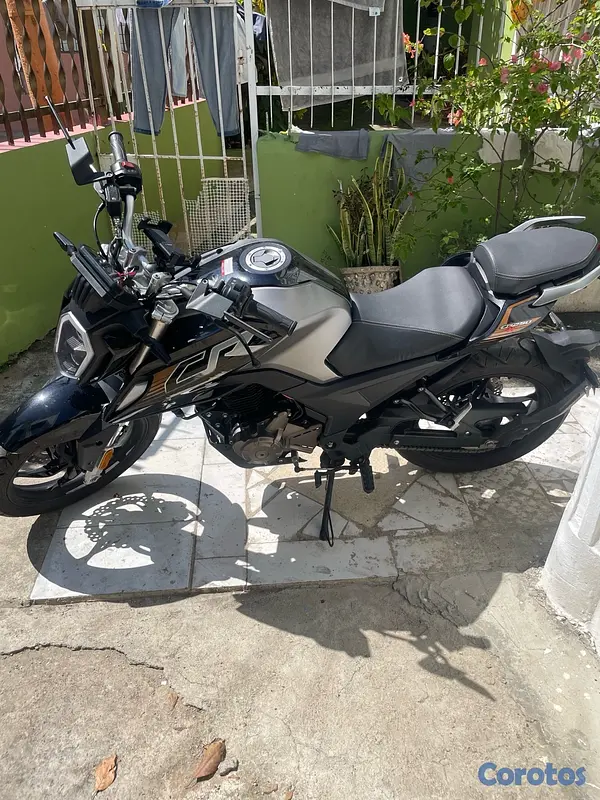 motores y pasolas - Loncin CR250 4V 2024 / Como Nuevo  3