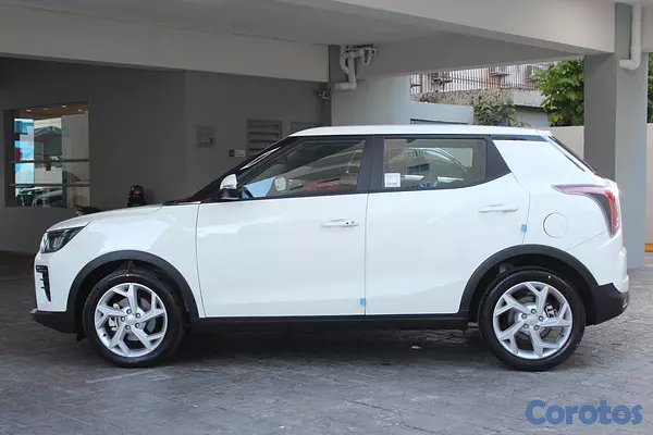 jeepetas y camionetas - KGM Tivoli URBAN PLUS 8