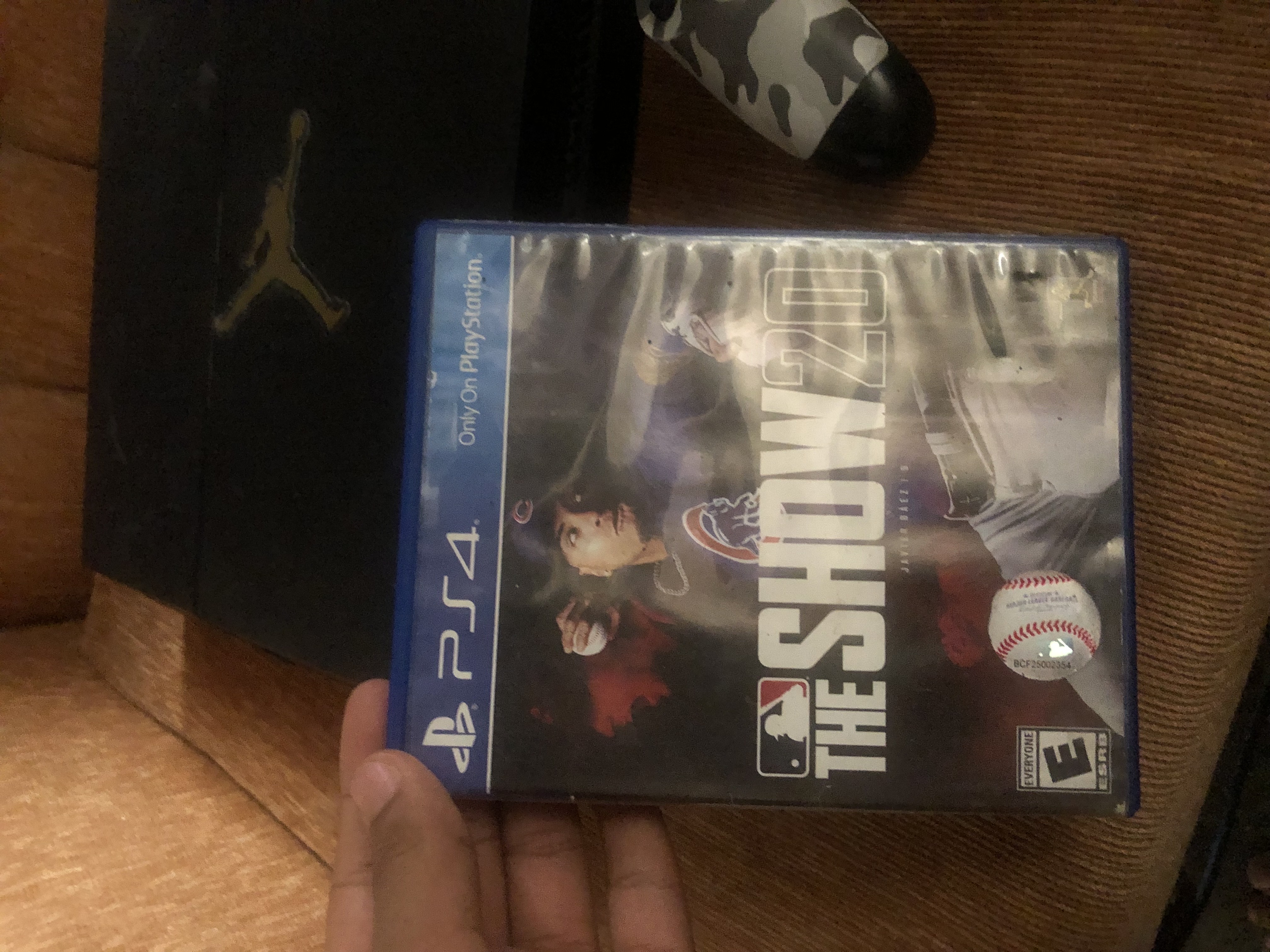 consolas y videojuegos - PlayStation 4 negro en excelente estado + control 3