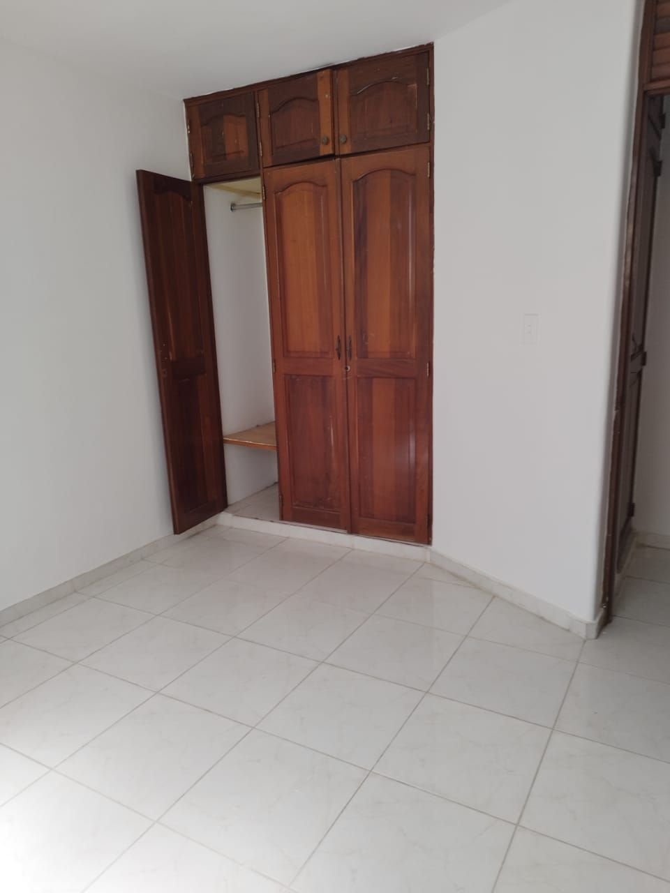 apartamentos - Se Alquila Apartamento en La Española  (primer nivel) de 140  mts.  7