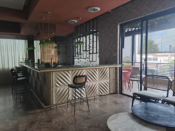 oficinas y locales comerciales - local  2do piso con terraza 117 mts en los prados 6