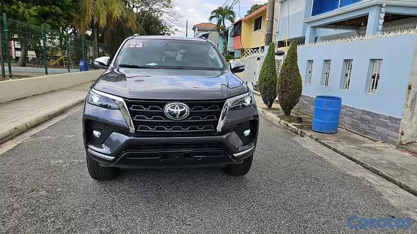 jeepetas y camionetas - Toyota fortuner 2023 diésel full 4x4 4
