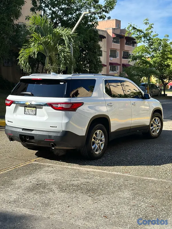 jeepetas y camionetas - CHEVROLET TRAVERSE LT 2018 4
