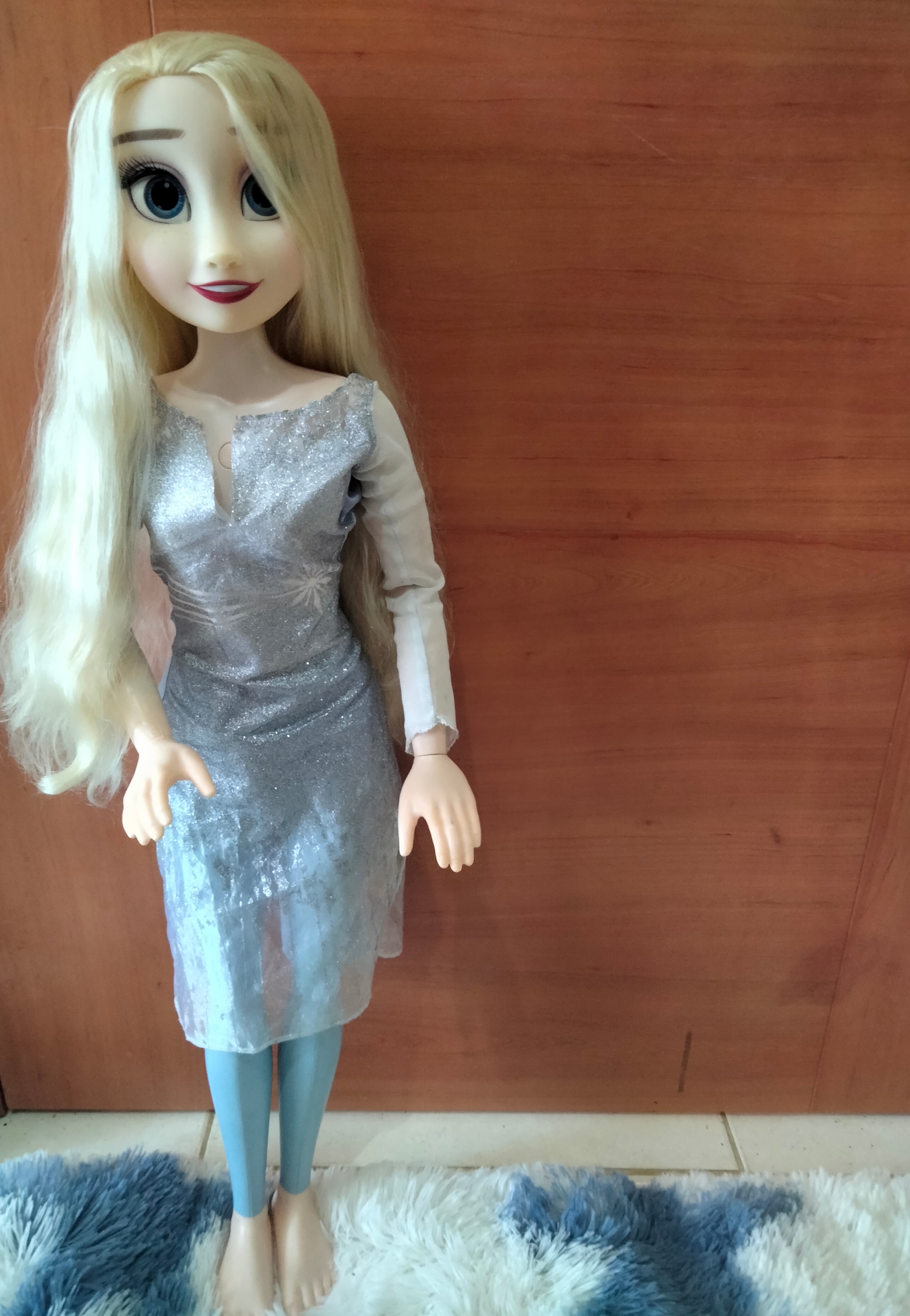 juguetes - muñeca Elsa gigante habla valorada en 300 euros aquí en tan solo 2000 pesos  2