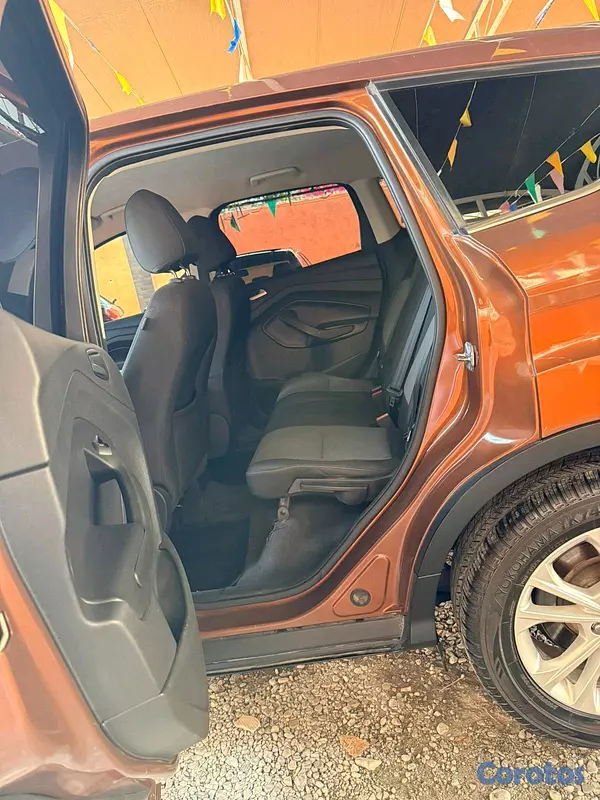 jeepetas y camionetas - Venta de traspaso. Ford Escape SE 2017 8