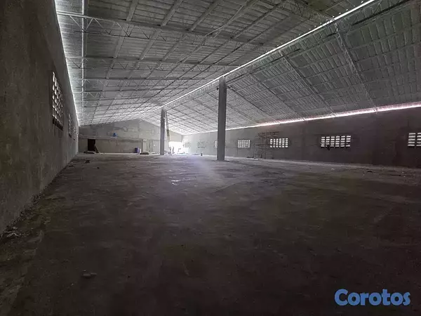 oficinas y locales comerciales - Nave a 10 minutos del Muelle de haina Zona de Av.  4