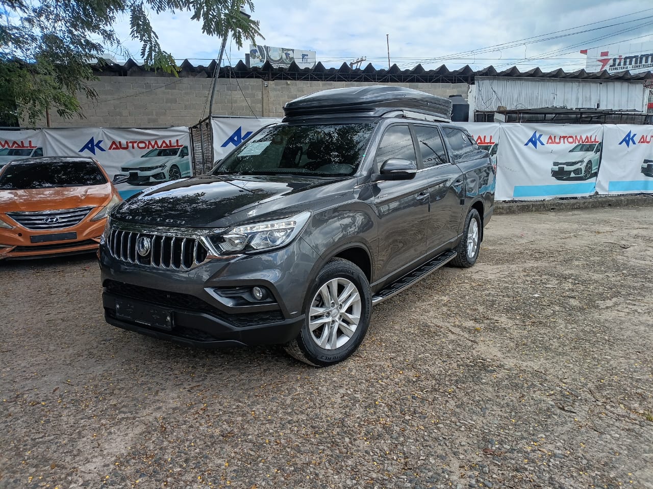 jeepetas y camionetas - KGM REXTON 2019 GRIS OSCURO DIESEL 1