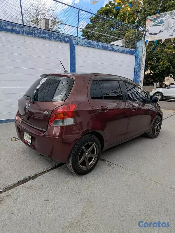 carros - TOYOTA VITZ 2011 5