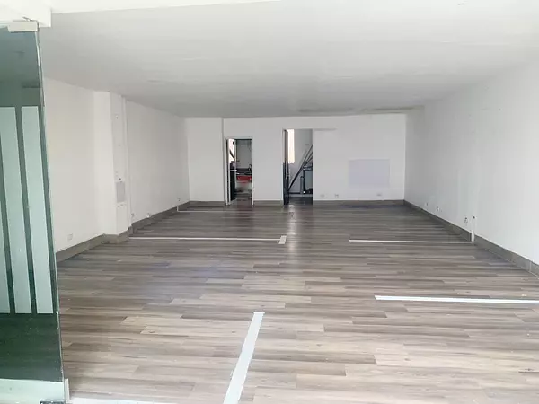oficinas y locales comerciales - Local amplio en Naco  6