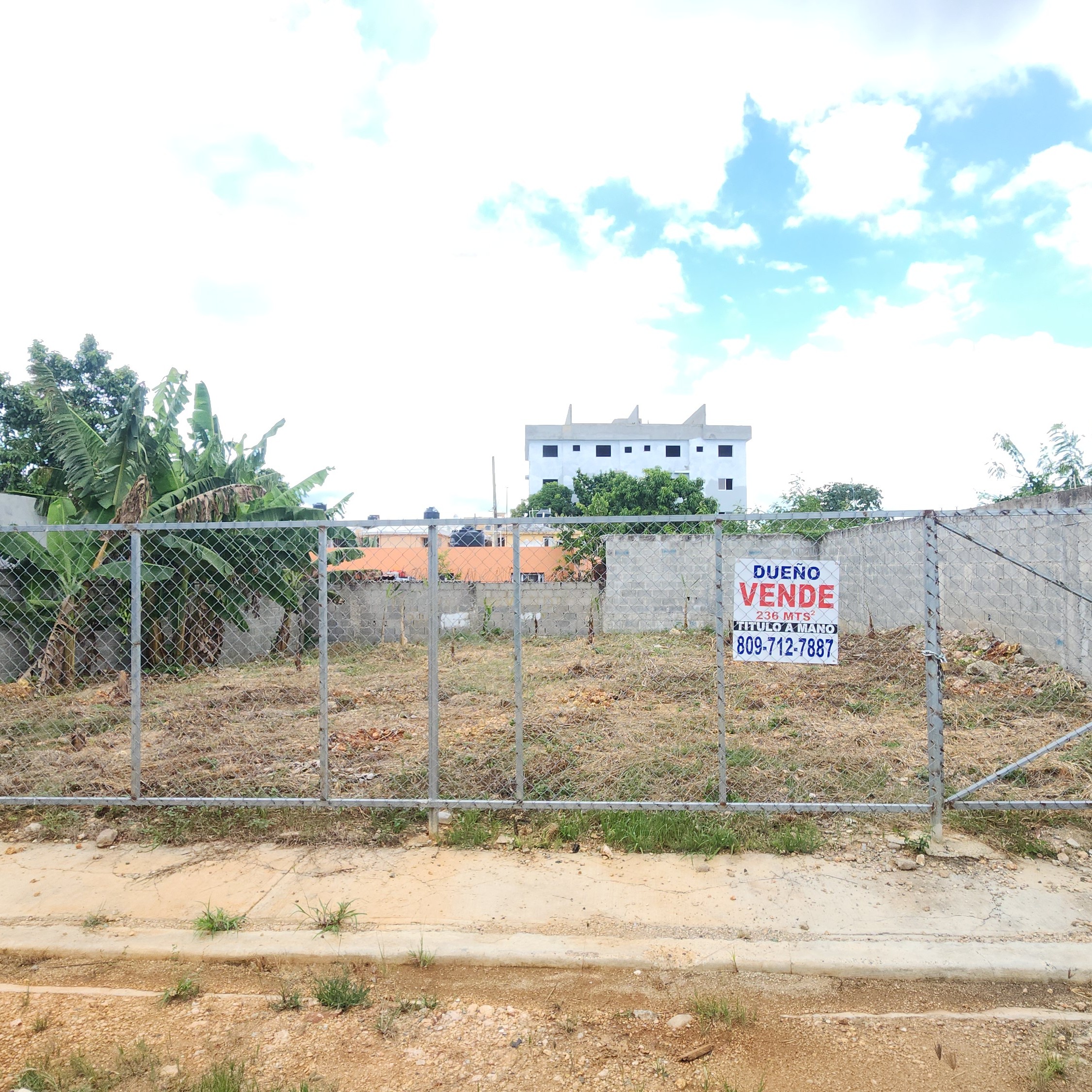 solares y terrenos - Vendo Solar 236 Metros En Brisa oriental San Isidro Cerca Avenida Ecologíca .  0
