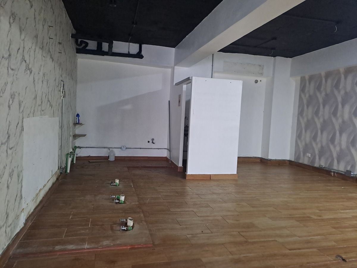 oficinas y locales comerciales - Alquilo local 1er piso 46 mts en los prados 