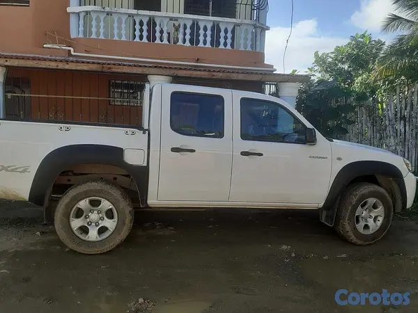 jeepetas y camionetas - Venta de camioneta diesel Magda BT50, año 2012. 3