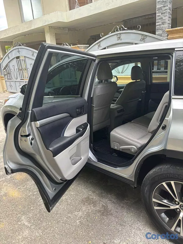 jeepetas y camionetas - Toyota higlander le 2018 9